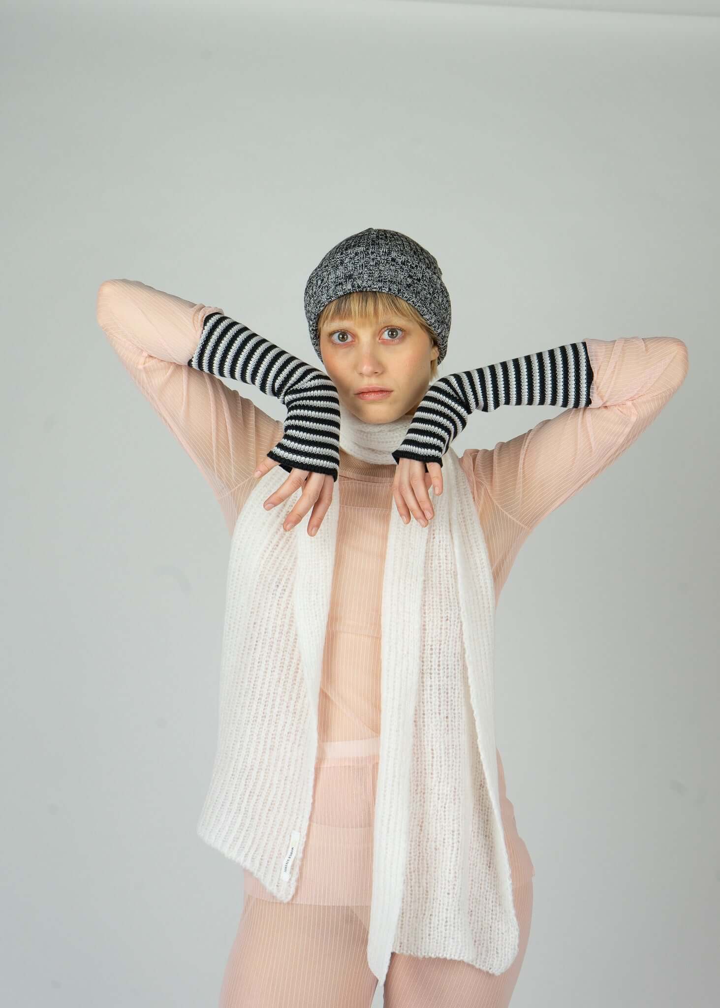 modus vivendi-Armwarmers INTO YOUR ARMS