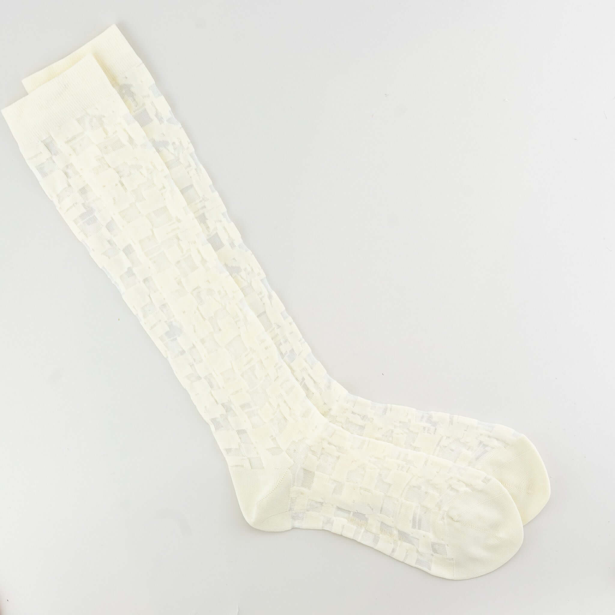 Henrik-Vibskov-Unboxing-Socks-Femme-Transparent-White